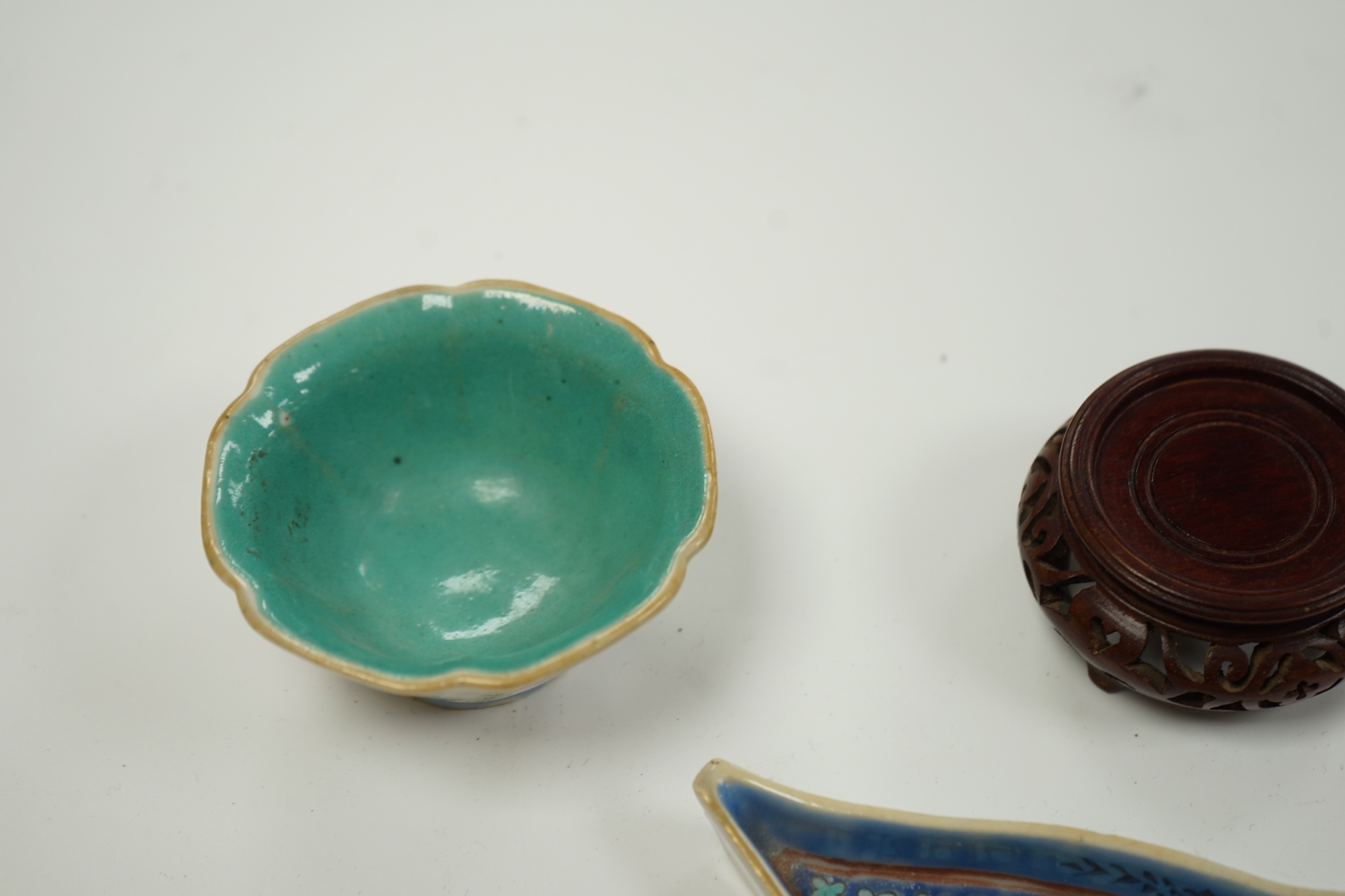 A Chinese famille rose cup, snuff bottle and triangular dish-17cms wide (3)